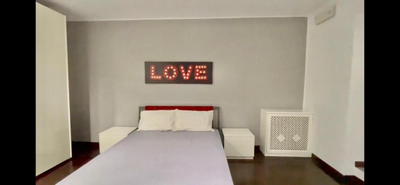 Luxury Home 100 Mq A Stone'S Throw From The Duomo Milão Exterior foto