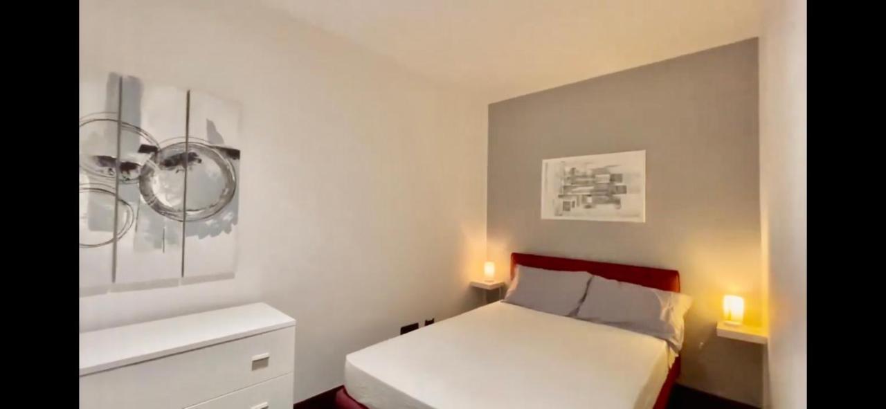 Luxury Home 100 Mq A Stone'S Throw From The Duomo Milão Exterior foto